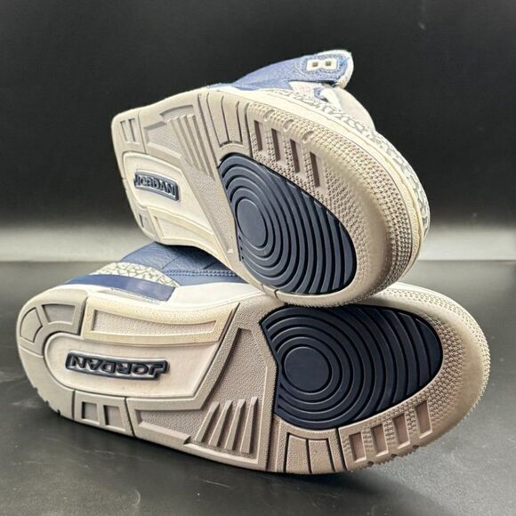 Air Jordan 3 Retro 'Georgetown' (2021) - Picture 8 of 10